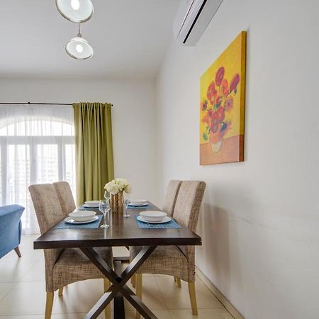 St Julians 2 Bedroom Apartment With Commanding Seaviews By Shortletsmalta San Ġiljan Buitenkant foto