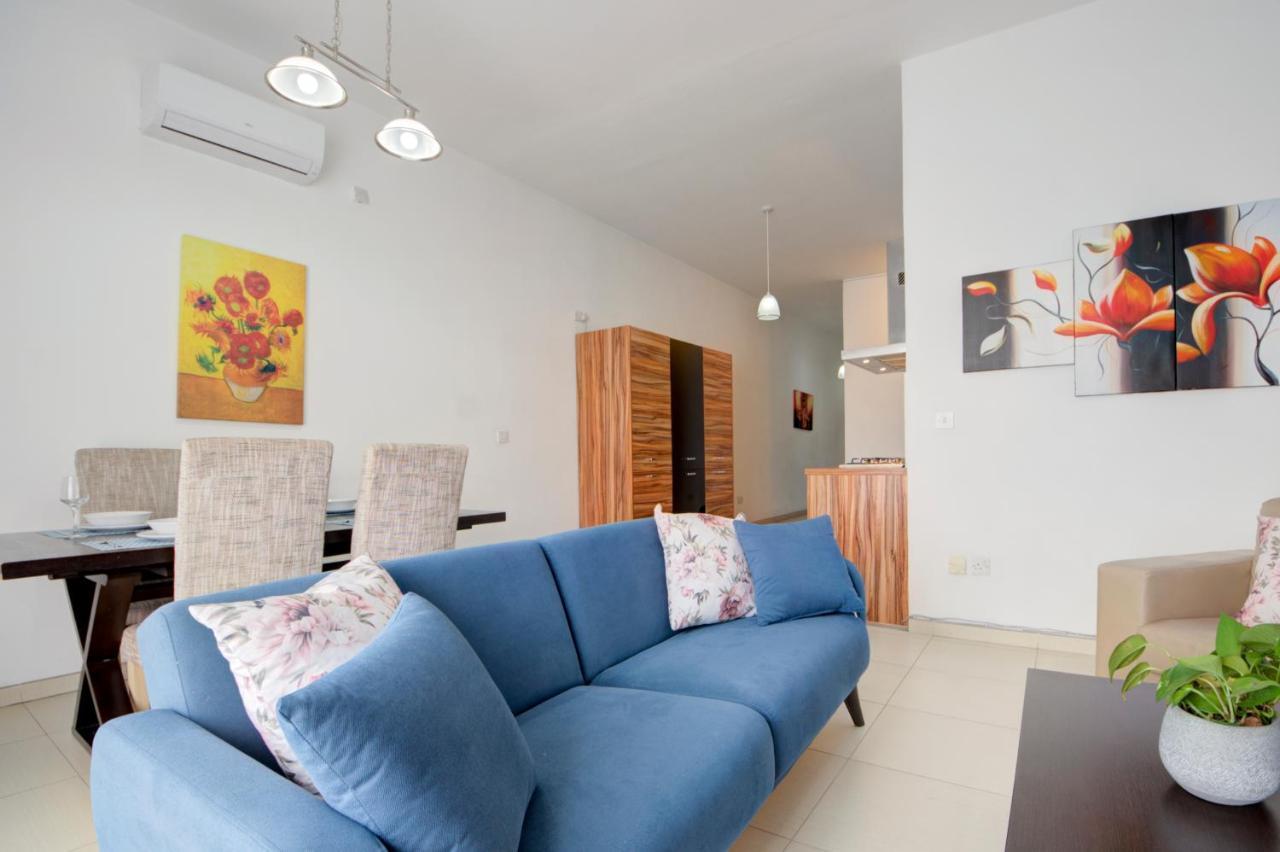 St Julians 2 Bedroom Apartment With Commanding Seaviews By Shortletsmalta San Ġiljan Buitenkant foto