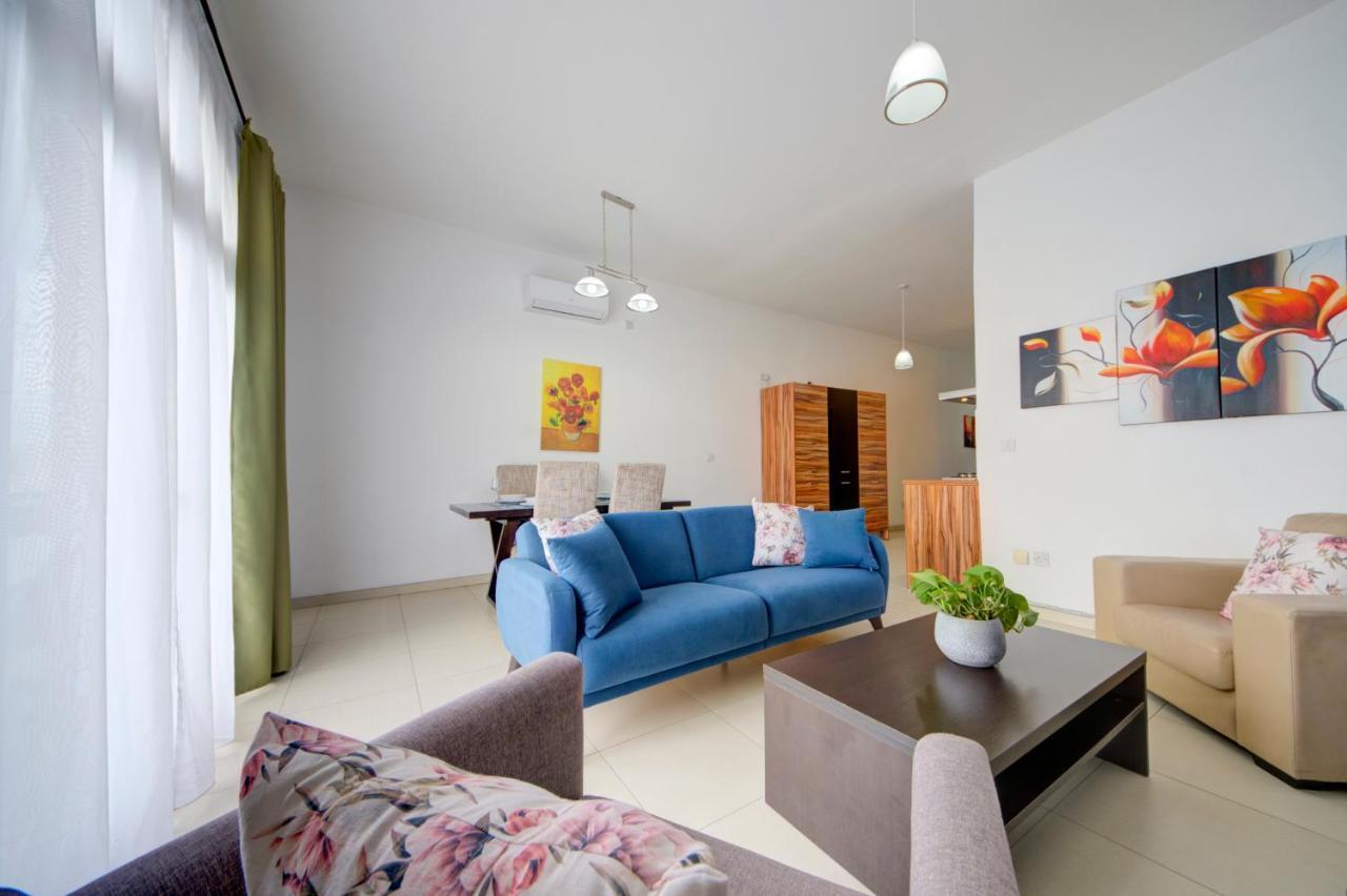 St Julians 2 Bedroom Apartment With Commanding Seaviews By Shortletsmalta San Ġiljan Buitenkant foto