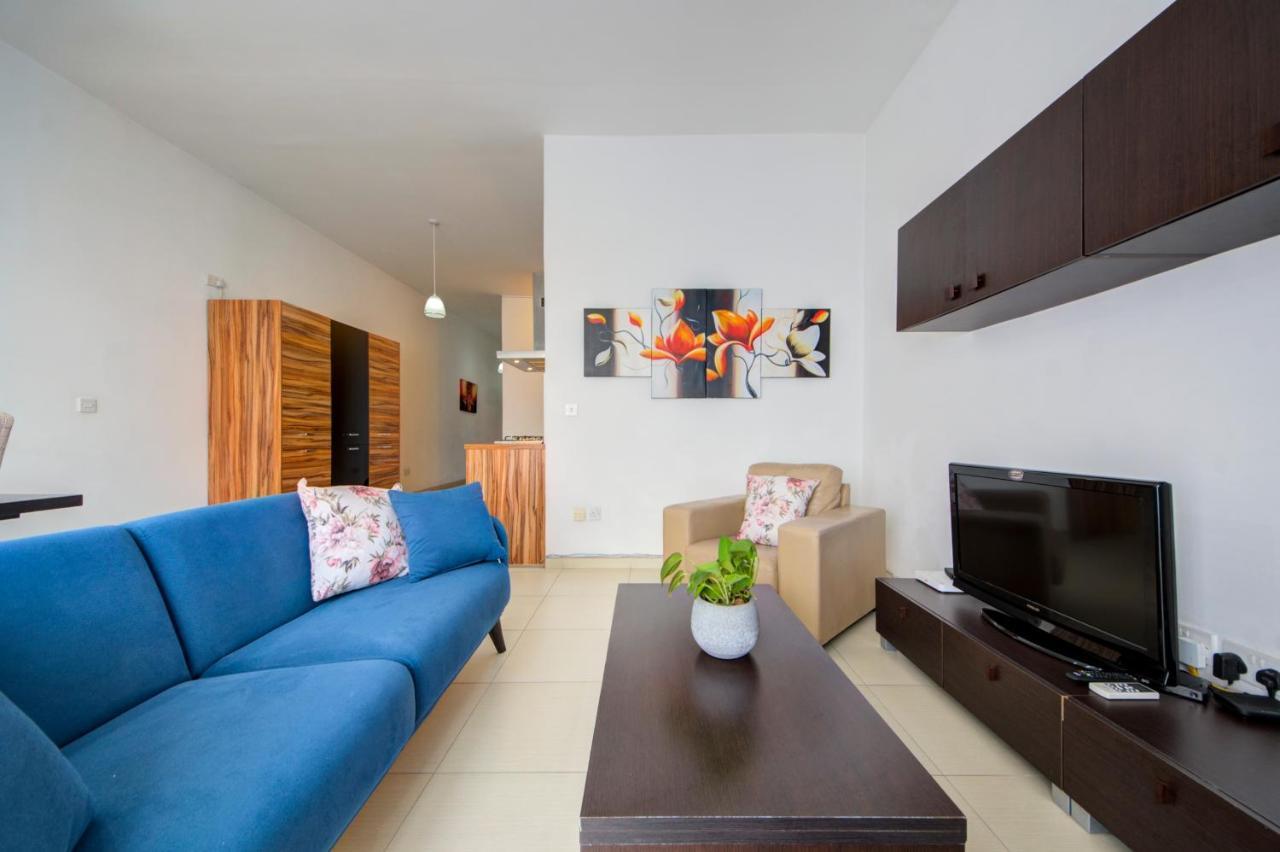 St Julians 2 Bedroom Apartment With Commanding Seaviews By Shortletsmalta San Ġiljan Buitenkant foto