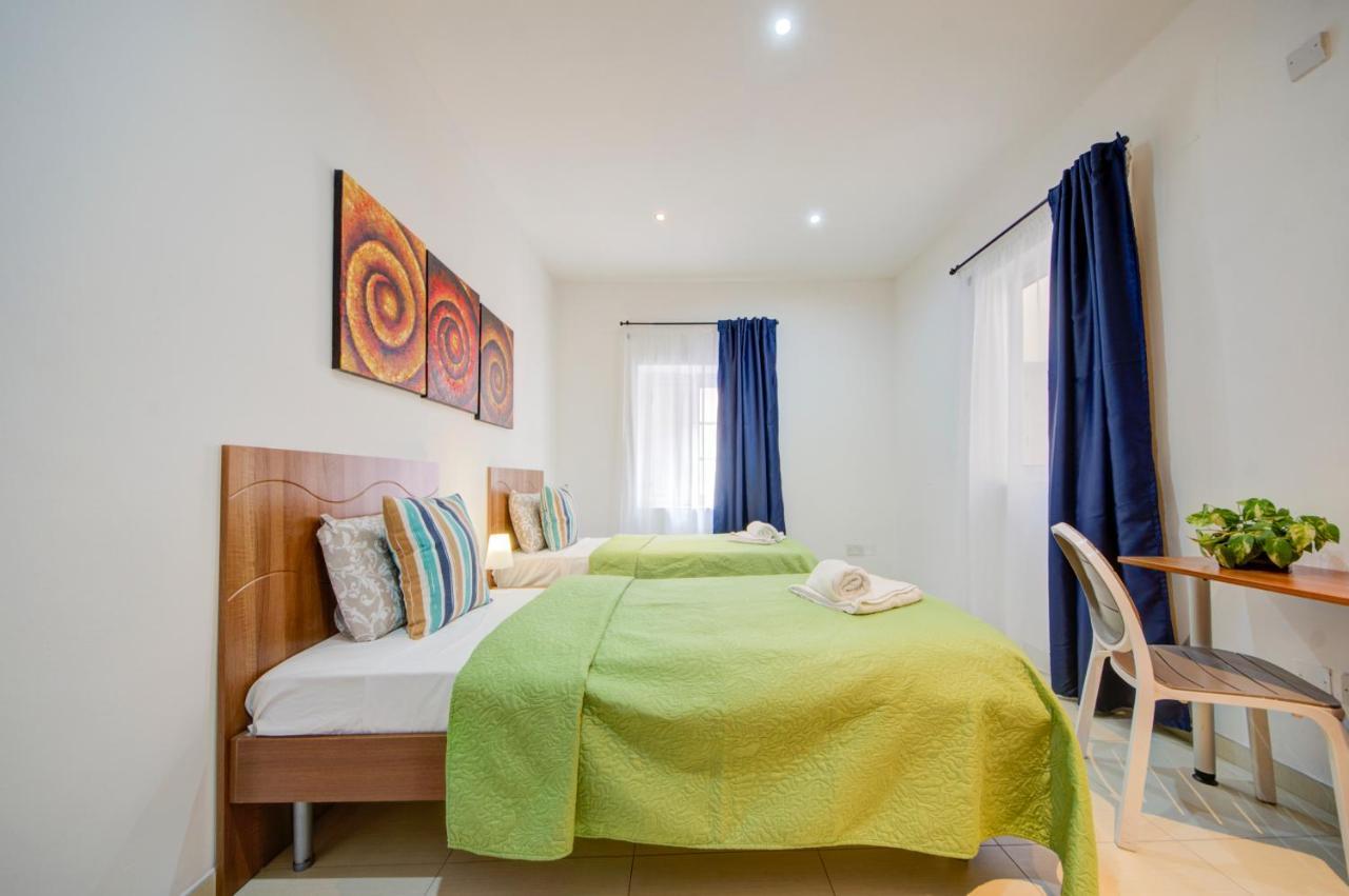 St Julians 2 Bedroom Apartment With Commanding Seaviews By Shortletsmalta San Ġiljan Buitenkant foto