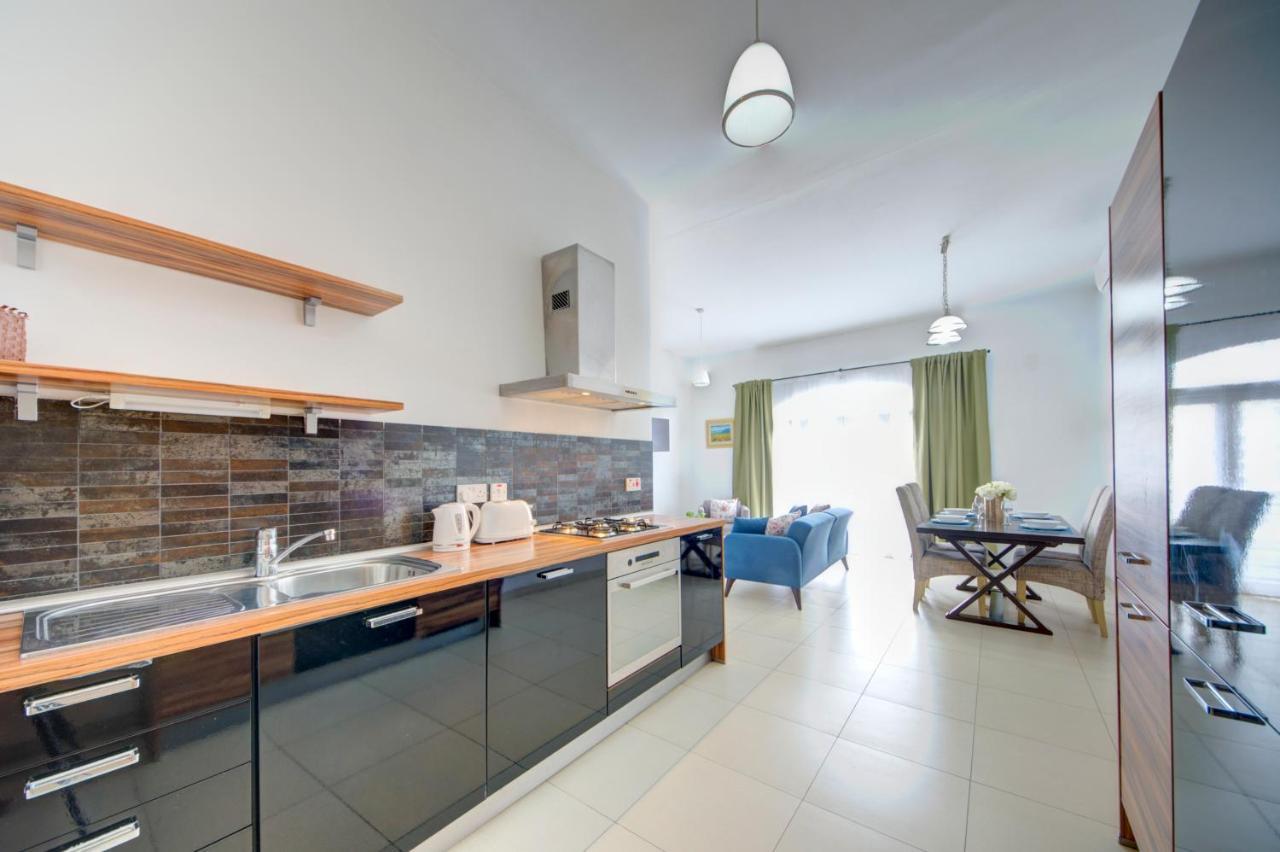St Julians 2 Bedroom Apartment With Commanding Seaviews By Shortletsmalta San Ġiljan Buitenkant foto