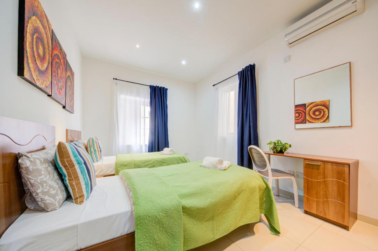St Julians 2 Bedroom Apartment With Commanding Seaviews By Shortletsmalta San Ġiljan Buitenkant foto