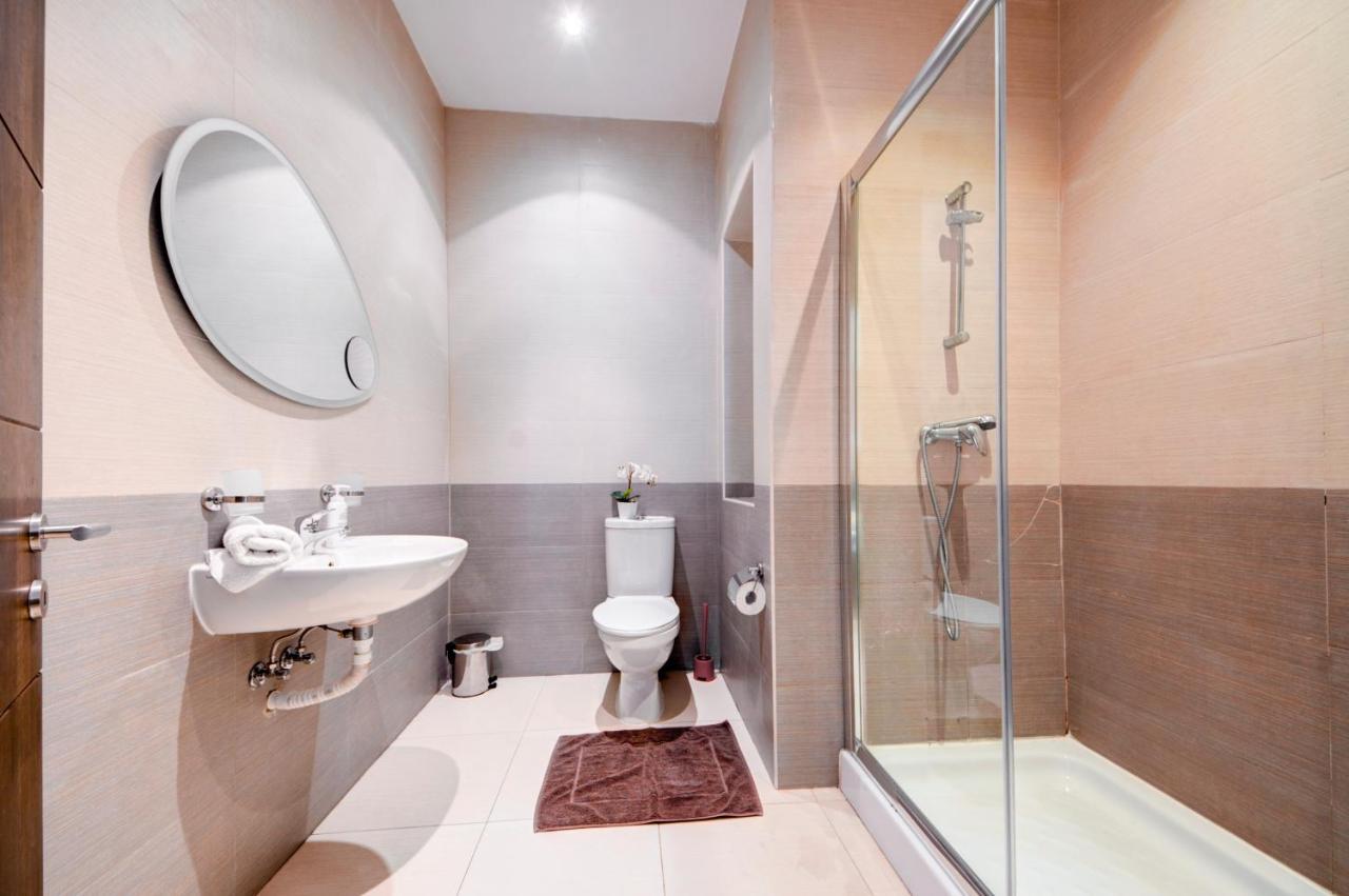 St Julians 2 Bedroom Apartment With Commanding Seaviews By Shortletsmalta San Ġiljan Buitenkant foto